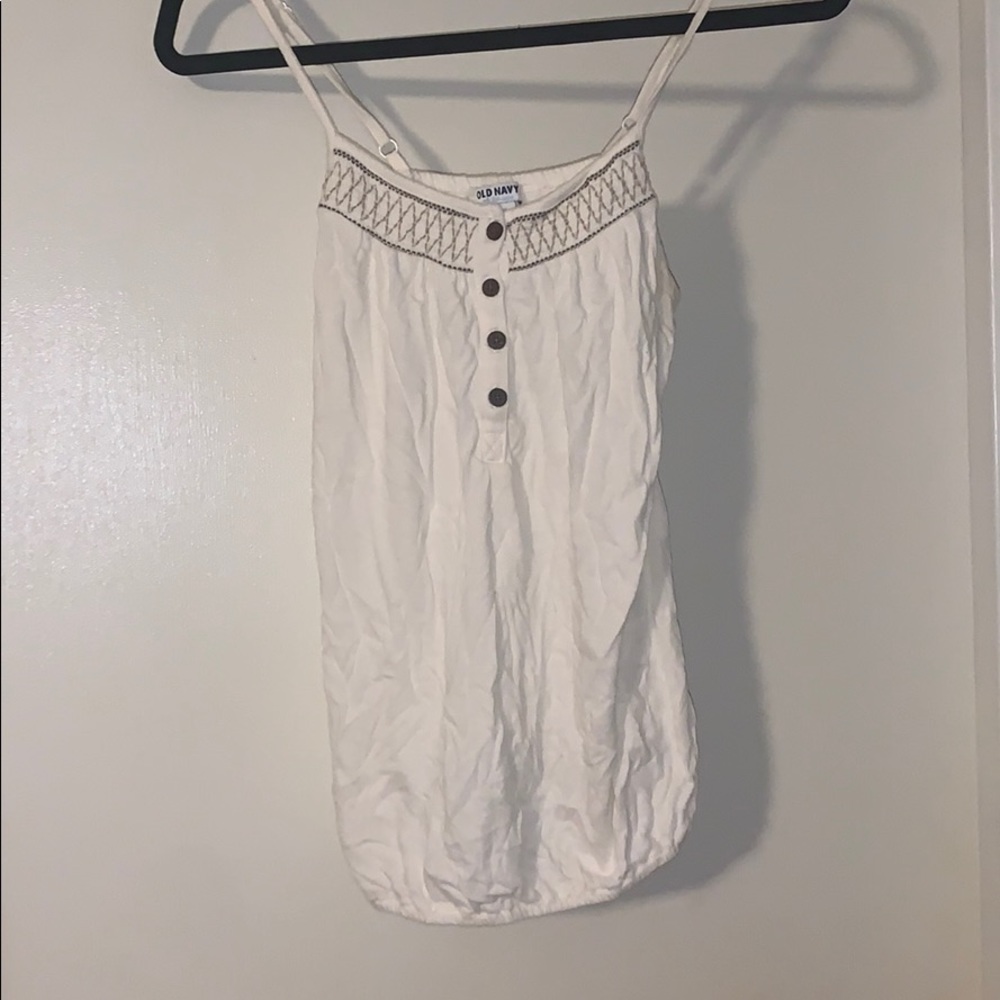 White old navy tank top with buttons